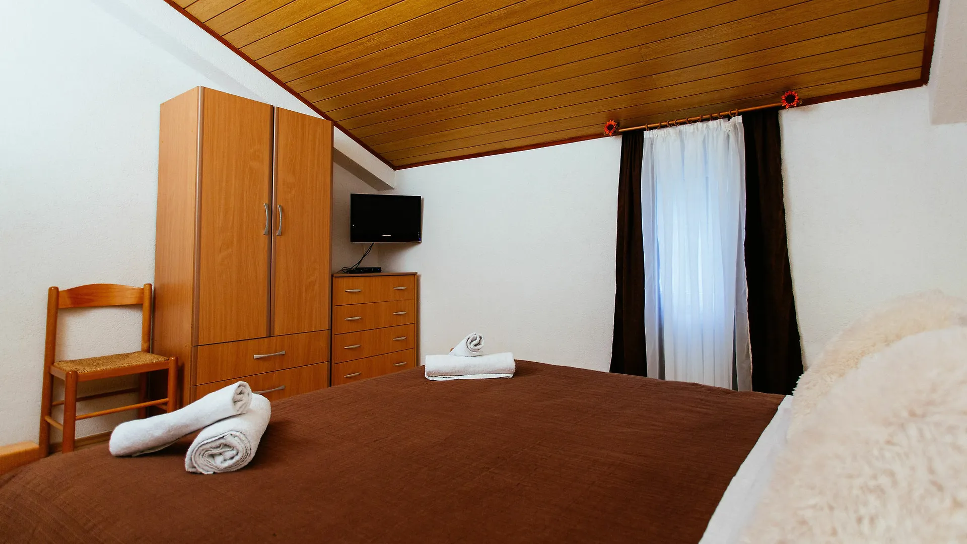 House Sandra Split 3*,